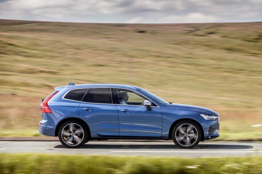  Volvo XC60 T5 R-Design 2017 года  (UK) (фото 12 из 26)